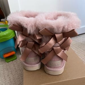 Light pink toddler Ugg boot with bow detail gently used toddler size 6